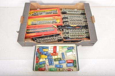Lot 295 - Hornby Lima 00 gauge car-carrying wagons with cars (28)
