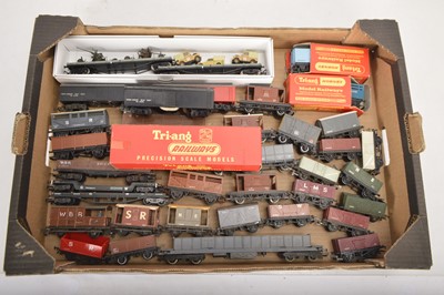 Lot 296 - Hornby Bachmann 00 gauge freight wagons  (39)
