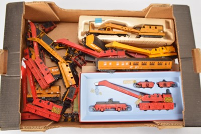 Lot 303 - Hornby  00 gauge Breakdown cranes and wagons  (qty in 1 box)