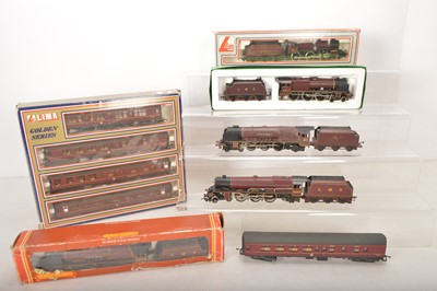 Lot 322 - Hornby Lima 00 gauge Locomotives and coaches (7)