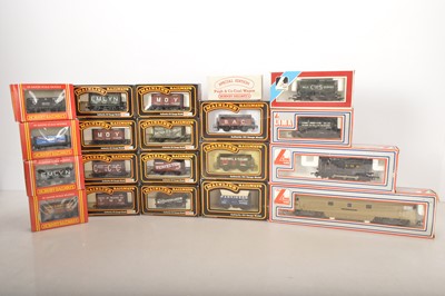 Lot 324 - Hornby Lima Mainline 00 gauge Diesel Locomotives and Freight wagons in original boxes (20)