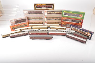 Lot 328 - Hornby Airfix Lima and other  00 gauge coaches (28)