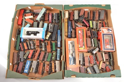 Lot 342 - Hornby Lima and other assorted freight wagons 00 gauge (99)