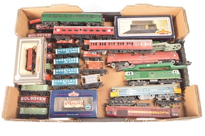 Lot 354 - Hornby Bachmann 00 gauge Diesel locomotives wagons and coaches (37)