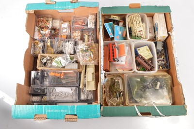 Lot 370 - Collection of 00/H0 gauge scenic parts and accessories (qty in 2 boxes)