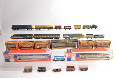 Lot 376 - Hornby Mainline Trix Jouef Locomotives and rolling stock 00 gauge (36)