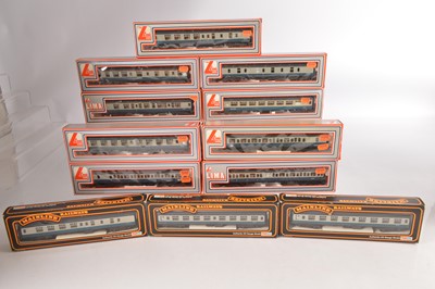 Lot 381 - Lima Mainline Diesel Multiple Unit and coaches in original boxes and blue/grey liveries 00 gauge (12)