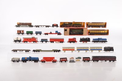 Lot 385 - Tri-ang Hornby and other 00/H0 gauge Locomotives coaches and wagons  (87)