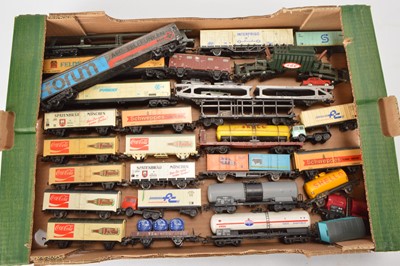 Lot 418 - Lima and other H0 gauge freight wagons (26)
