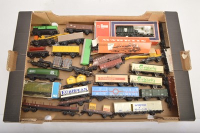 Lot 419 - Lima and other H0 gauge freight wagons (32)