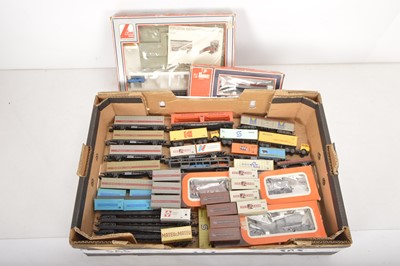Lot 420 - Lima and other H0 gauge Container and other  wagons (18)
