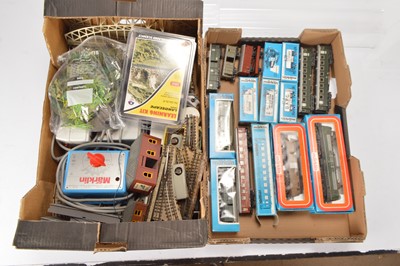 Lot 423 - Marklin Locomotives rolling stock track and accessories H0 gauge (qty in 2 boxes)