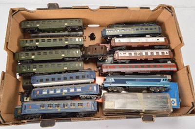 Lot 429 - Lima Hornby Acho Tri-ang and other  H0 gauge Locomotive and rolling stock (29)
