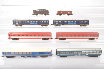 Lot 430 - Lima and other  H0 gauge rolling stock Australian & South African (10)
