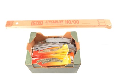 Lot 431 - Fleischmann Peco 00/H0 gauge track (132)