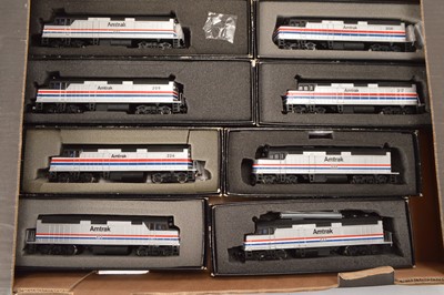 Lot 442 - Bachmann Spectrum  H0 gauge US locomotives Amtrak livery in original boxes (8)