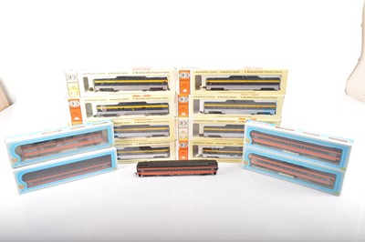 Lot 449 - IHC and Co-Cor USA Coaches H0 scale in original boxes (13)