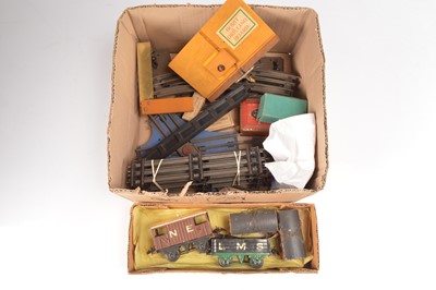Lot 477 - Hornby 0 Gauge Trucks and  3-Rail points and other items (qty)