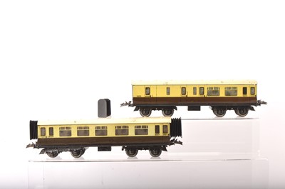 Lot 492 - Hornby 0 Gauge pair of No.2 GWR corridor coaches (2)