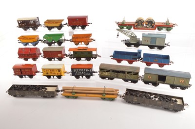 Lot 500 - Hornby 0 Gauge pre and post war advertising Private Owners Vans French and US wagons and various bogie wagons (21)