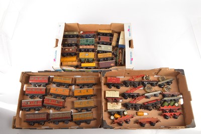Lot 501 - Hornby 0 Gauge unboxed pre and post war 4-wheel wagons and coaches (47)