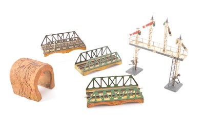 Lot 506 - Hornby 0 Gauge early Signal Gantry three Viaduct centre sections and Tunnel (5)