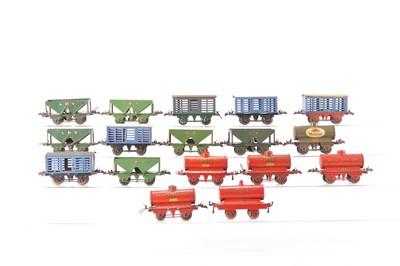 Lot 526 - Hornby 0 Gauge mixed group of Goods wagons (17)