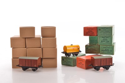 Lot 527 - Hornby 0 gauge Post war No.50 Goods wagons (19)