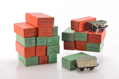 Lot 528 - Hornby 0 gauge Post war No.50 Goods wagons (21)