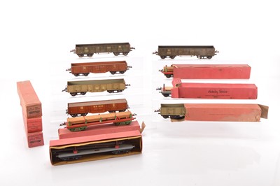 Lot 539 - Hornby 0 Gauge bogie Goods wagons (13)