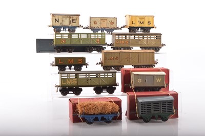 Lot 551 - Hornby 0 Gauge mixed group of Goods wagons (11)