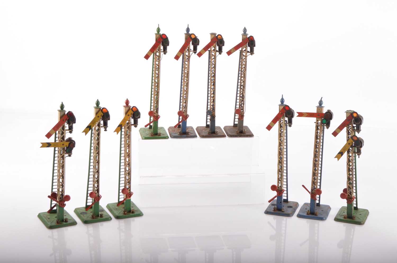 Lot 561 - Hornby 0 Gauge group of electric signals (10)