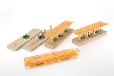 Lot 563 - French Hornby 0 Gauge Station buildings (Qty)