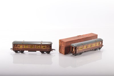 Lot 575 - Hornby 0 Gauge pair of LNER Saloon coaches (2)