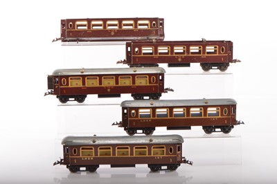 Lot 576 - Hornby 0 Gauge LMS/LNER Saloon coaches (5)