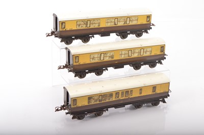 Lot 580 - Hornby 0 Gauge Group of GWR No.2 Corridor coaches (3)