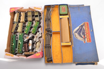 Lot 587 - French Hornby 0 Gauge pre-post war rolling stock and Etoile Du Nord Box (17)
