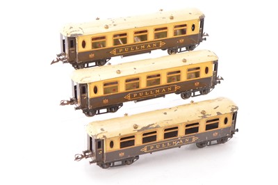 Lot 613 - Hornby 0 Gauge trio of No.2 Pullman coaches (3)