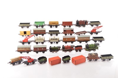 Lot 622 - Hornby 0 Gauge mixed group of Post war Locomotives and Rolling stock (29)