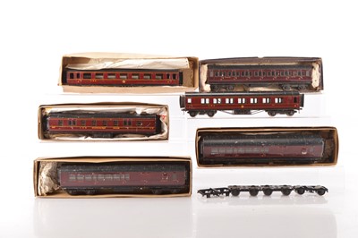 Lot 632 - Exley /Bassett lowke 0 Gauge group of coaches (6)