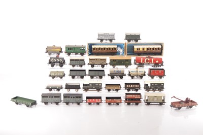 Lot 664 - Slater and other commercial manufacturers 0 Gauge Finescale Rolling stock (33)