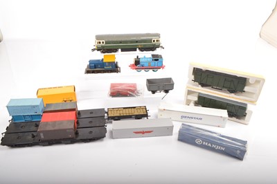 Lot 666 - Lima Atlas and other 0 gauge locomotives and wagons (9)