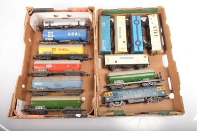 Lot 667 - Lima Rivarossi 0 gauge locomotive and wagons (13)