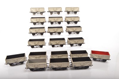 Lot 672 - Lima  0 gauge 16 ton mineral wagons (20)