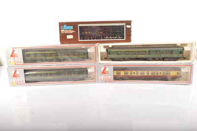 Lot 678 - Lima O gauge Locomotive and coaches in original boxes (5)