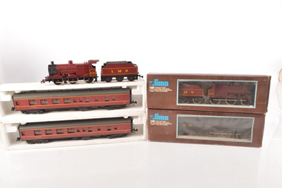 Lot 679 - Lima O gauge Locomotives and coaches  (5)