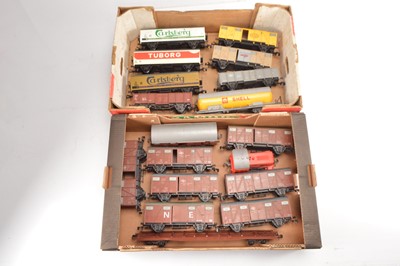 Lot 693 - Lima  O gauge Diesel Locomotive and wagons  (18)