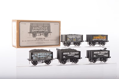 Lot 702 - Skytrex Modern issue 0 Gauge group of Goods wagons (6)