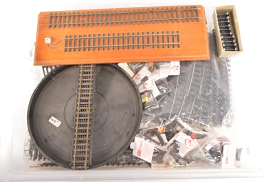 Lot 725 - Peco and scratch built 0 gauge track and accessories  (qty in 1 box)