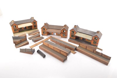 Lot 753 - Bing 0 Gauge London Road station (3)